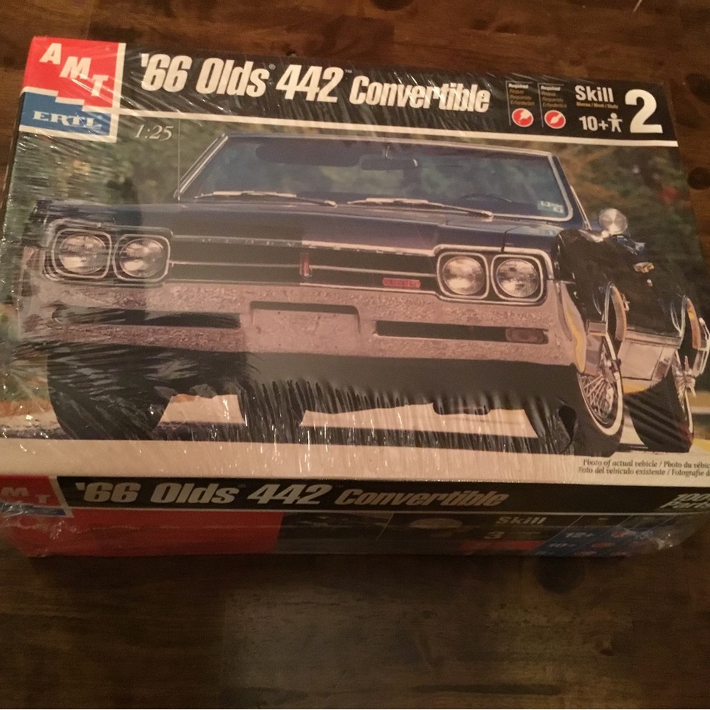 Model Kit 1966 Oldsmobile 4-4-2